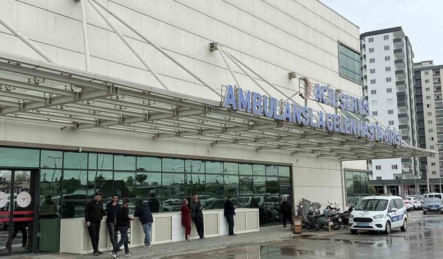 Okulda korkutan olay! Tarihi geçmiş salam öğrencileri hastanelik etti
