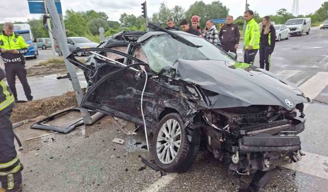 Sakarya'da otomobil, minibüs ve tır çarpıştı: 4'ü ağır 6 yaralı