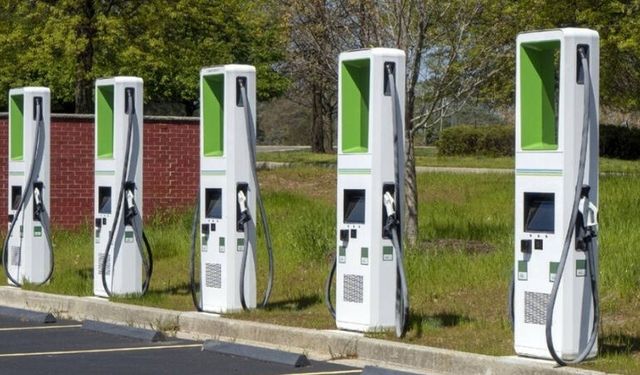 Bornova’da 28 elektrikli araç şarj ünitesi için dev ihale: 5 yıllık kiralama başlıyor