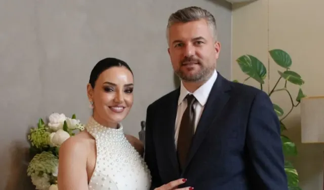 Şarkıcı Sevcan Orhan ile Görkem Duman nişanlandı