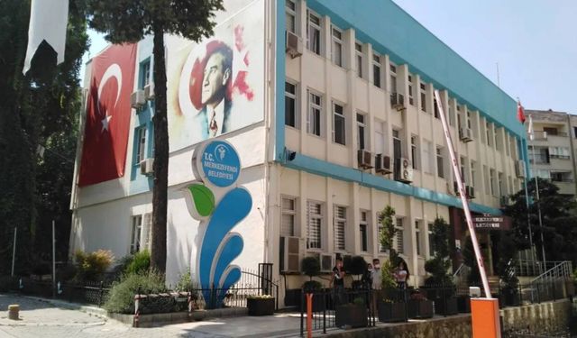 Merkezefendi Belediyesi'ne operasyon: 13 şüpheli adliyede