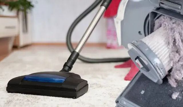 Süpürgenizin çekiş gücü mü düştü? Sakın musluk altında yıkamayın! İşte doğru bakımı