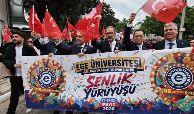 Kasapoğlu Ege Üniversitesi’nin 71. yıl dönümü törenine katıldı
