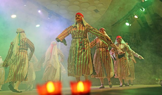 Karşıyaka’da halk dansları kursuna muhteşem final