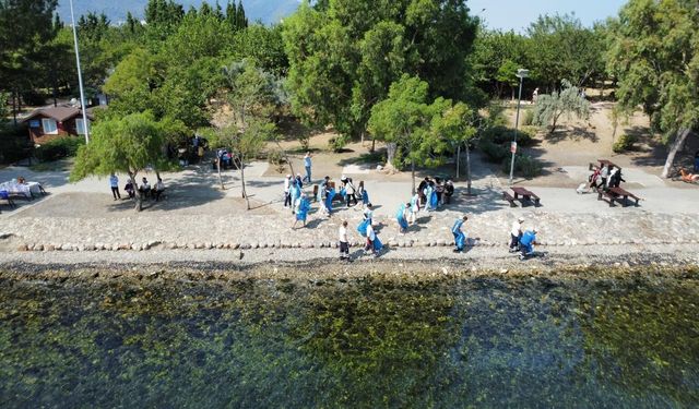 İzmir’de parklarda örnek dayanışma