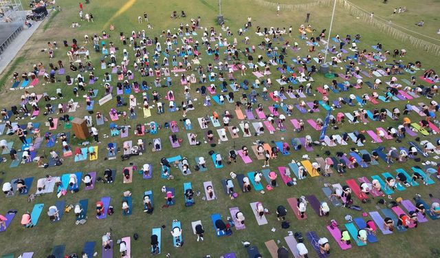 Matlar çimlere serildi: Kültürpark’ta yoga rüzgârı