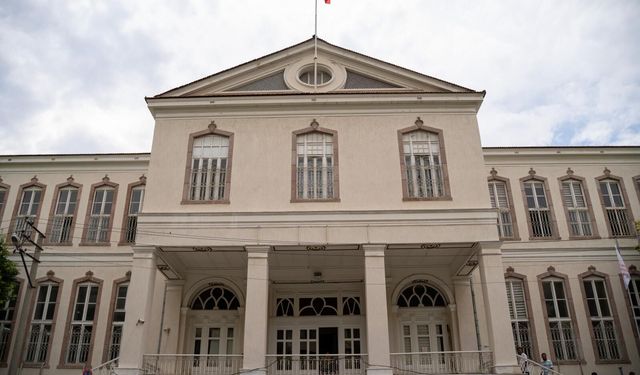 Tarık Dursun K.’nin izinde İzmir’in edebiyat hafızasına yolculuk