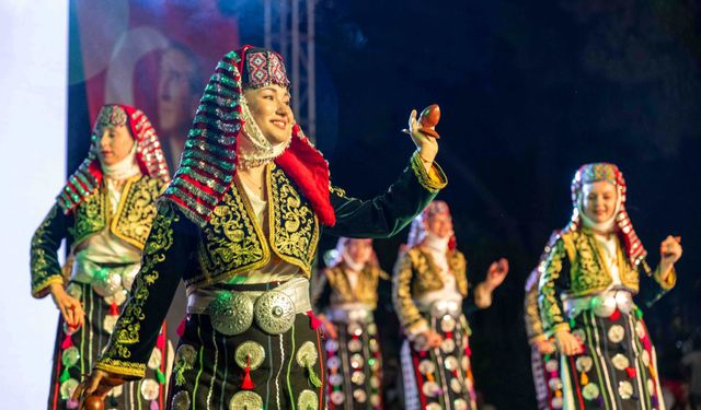 Bornova’da halk dansları şöleni sona erdi