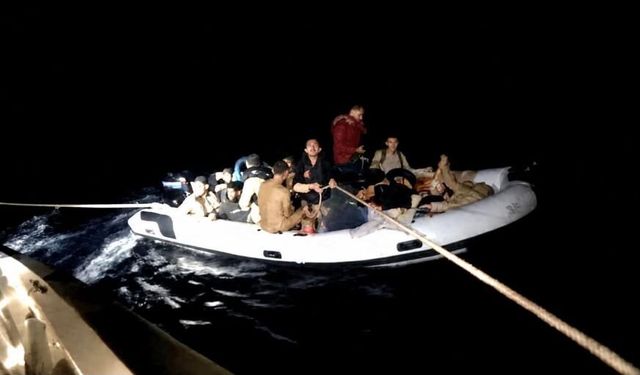 İzmir açıklarında düzensiz göç operasyonu!