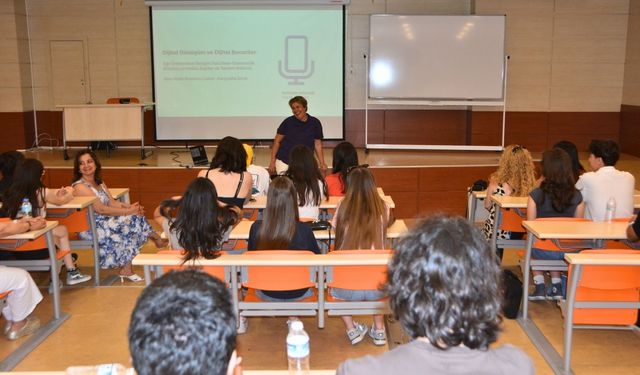 EÜ İletişim Fakültesinden lise öğrencilerine eğitim