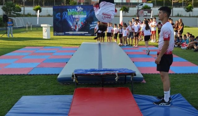 Bayındır’da sahne gençlerin: GSB spor okulları açıldı!