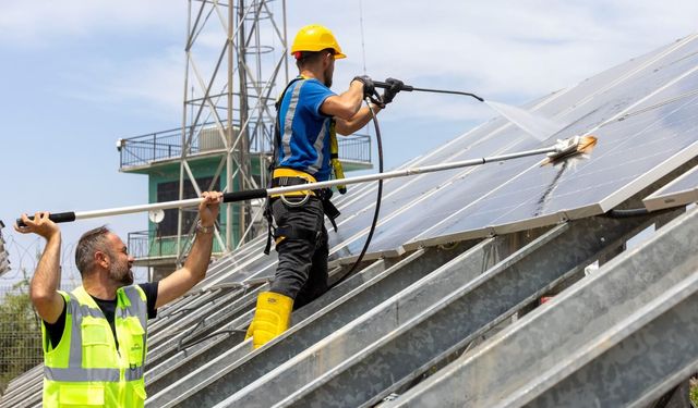 İzmir’in haberleşme altyapısına güneş enerjili destek
