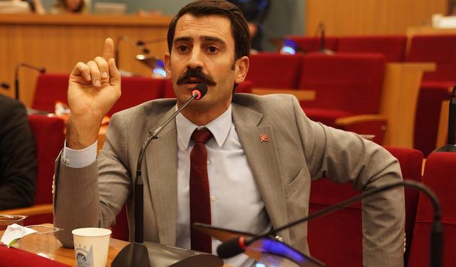 AK Partili Meclis Üyesi Kişili'den mikrofon tepkisi!