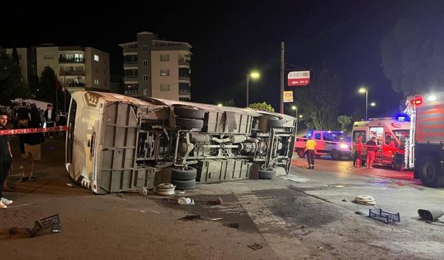 Aliağa'da servis otobüsü devrildi: 4 yaralı