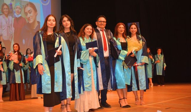 EÜ Atatürk Sağlık Hizmetleri MYO’da mezuniyet sevinci