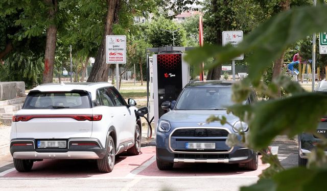 Bayraklı’da 10 noktada 20 şarj ünitesi hizmete girdi