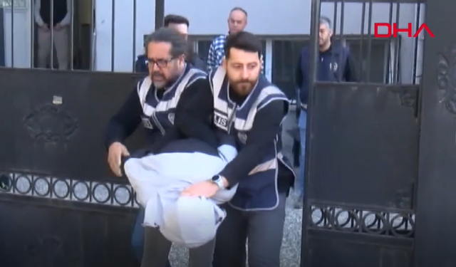 Çocuğunun boğazına bıçak dayamıştı! Dava ertelendi!