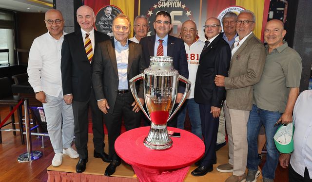 Galatasaray’ın 26. şampiyonluk kupası İzmir’de kutlandı