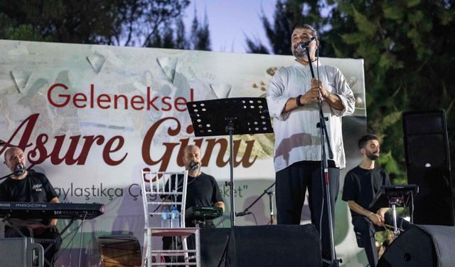 Bornova 3 bin 500 kişilik aşure sofrasında