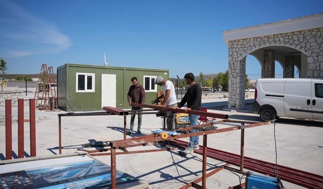 Çeşme’de park ve spor alanlarında kapsamlı yenileme çalışması