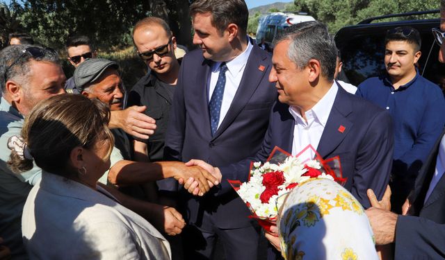 Özgür Özel, İzmir programına Bayındır'dan başladı