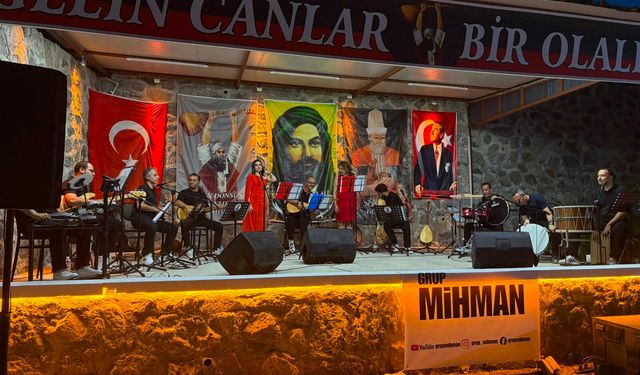 Grup Mihman’dan Dikili’de türkü dolu gece