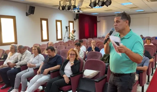 Dikili Meclisinde "açık mikrofon" skandalı!