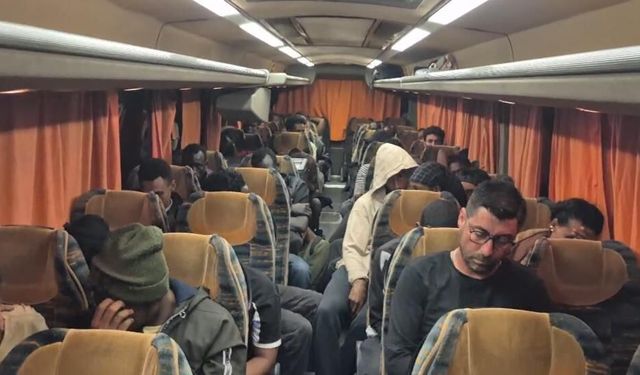 Seferihisar'da gece yarısı operasyonu: 36 göçmen, 1 gözaltı!