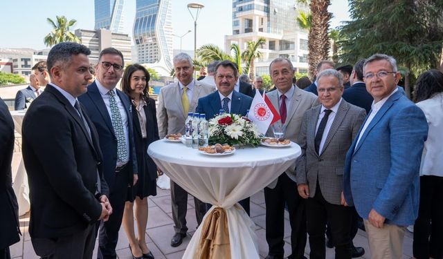 İzmir Adliyesi’nde bayramlaşma programı düzenlendi