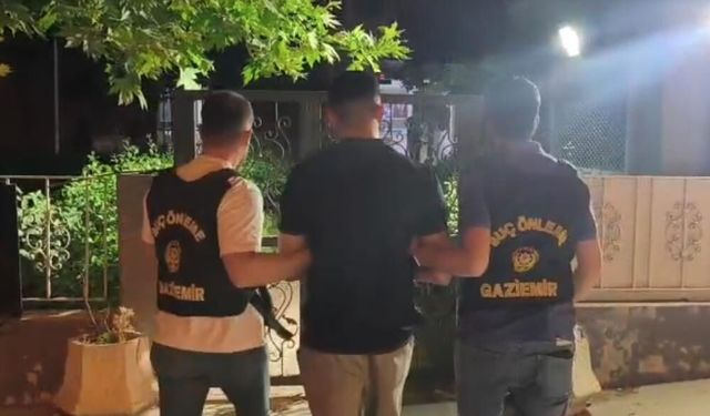 İzmir’de zehir tacirine çatı katı operasyonu!