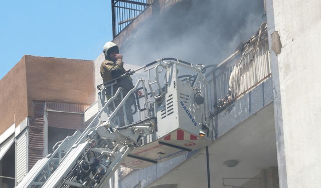 Karabağlar’da 6. kattaki dairede yangın