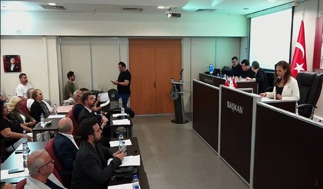 Karşıyaka Belediyesi meclis oturumunda SDT görüşmeleri gündeme geldi