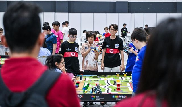 Dünya Robot Olimpiyatı Türkiye finali İzmir’de gerçekleşti: Kazananlar belli oldu!