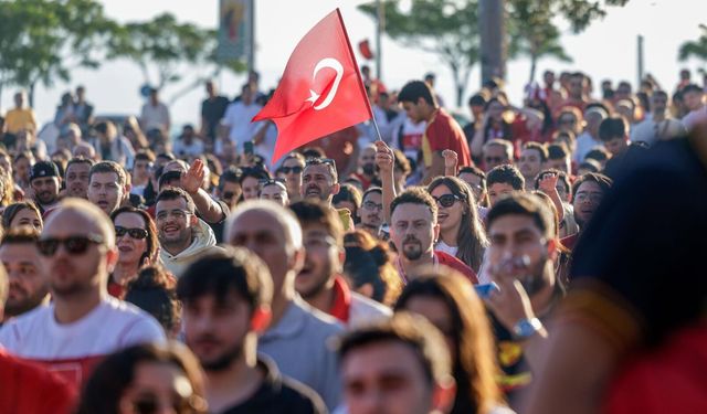 Dünya Kupası heyecanı meydanlara taştı