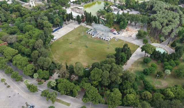 İzmir’in yeni açık hava buluşma noktası: Zeytin Sahne kapılarını açıyor