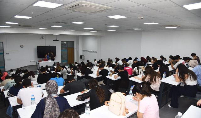 Menemen’de YKS öncesi üniversite amfisinde sınav provası