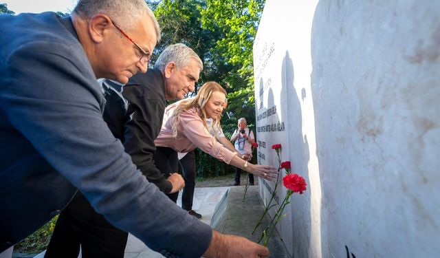 Nazım Hikmet, Kültürpark’taki heykeli başında anıldı