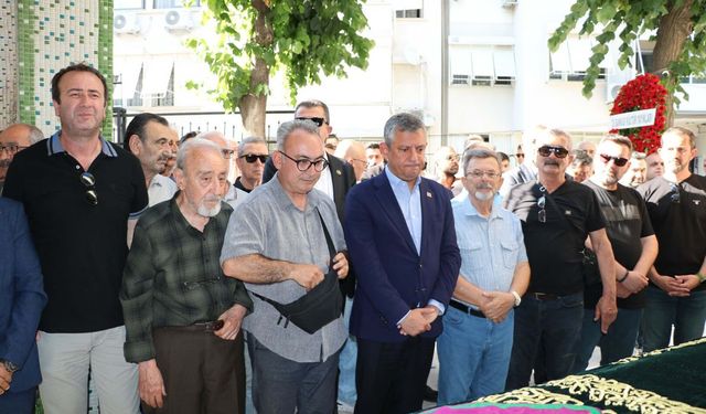 Özgür Özel İzmir'de cenaze törenine katıldı