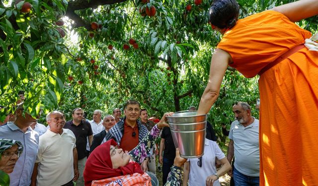 Selçuk'ta Şen Şeftali Şenliği yeniden hayat buldu