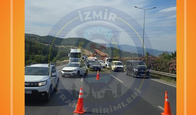 Buca yolunda arızalı çekici trafiği kilitledi!