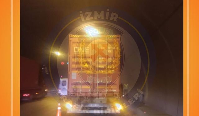 İzmir'de tünel içinde arızalı çekici trafiği kilitledi!