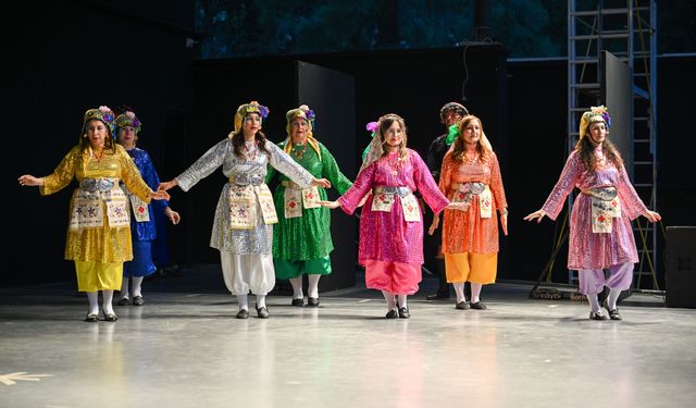 Bornova’da 'Dansın Renkleri' büyüledi