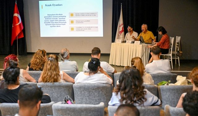 Bornova’da Halk Dansları Festivali başladı