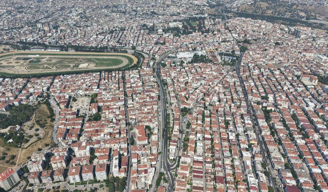 Buca'da Cemil Şeboy Caddesi baştan sona yenilendi