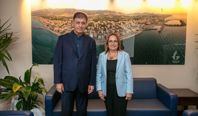 Başkan Tugay, Güzelbahçe'de esnafın ve vatandaşın nabzını tuttu