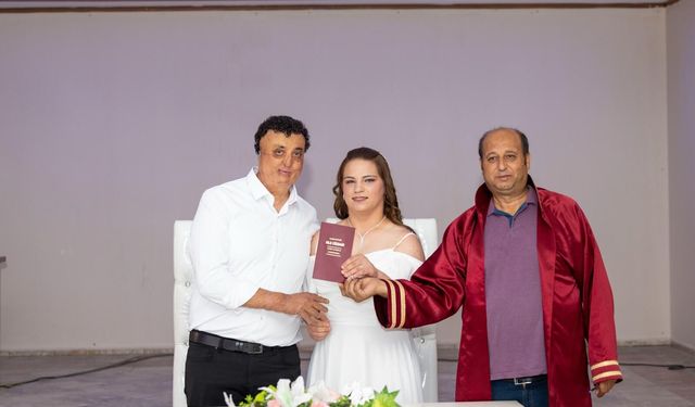 İşaret diliyle mutluluğa 'evet'