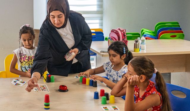 İzmir'de Sınav Destek Merkezleri yaz tatilini eğitime dönüştürüyor