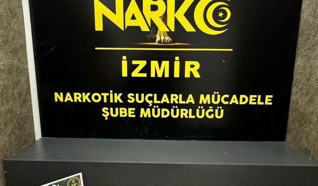 İzmir Havalimanı'nda yasaklı madde kuryesi yakalandı!