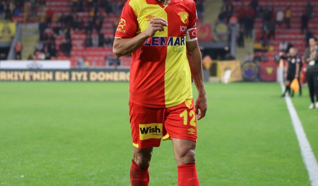 Göztepe'de İsmail Köybaşı profesyonel futbol kariyerini noktaladı