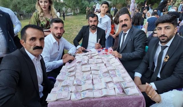 2 gün 2 gece süren düğünde 35 koyun kesildi, 6 milyonluk takı yağdı!
